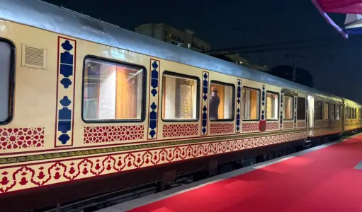 Delhi to Agra