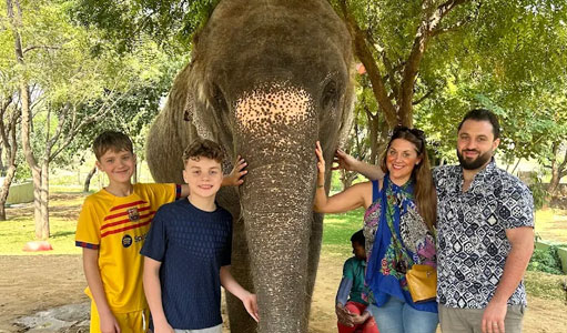 Why Foreign Tourists Prefer Private Drivers in India Over Group Tours – A Complete Travel Guide