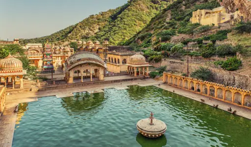 Hidden Places Between Delhi and Jaipur You Should Not Miss on Your Journey