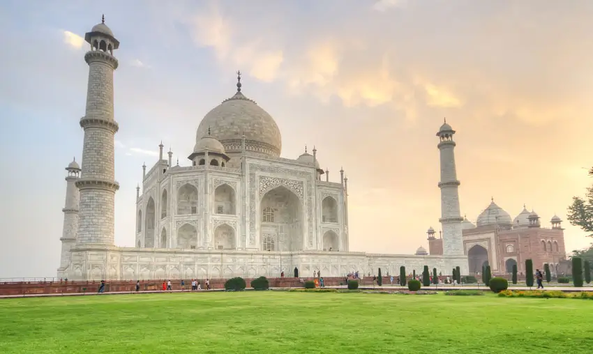 visiting-the-taj-mahal